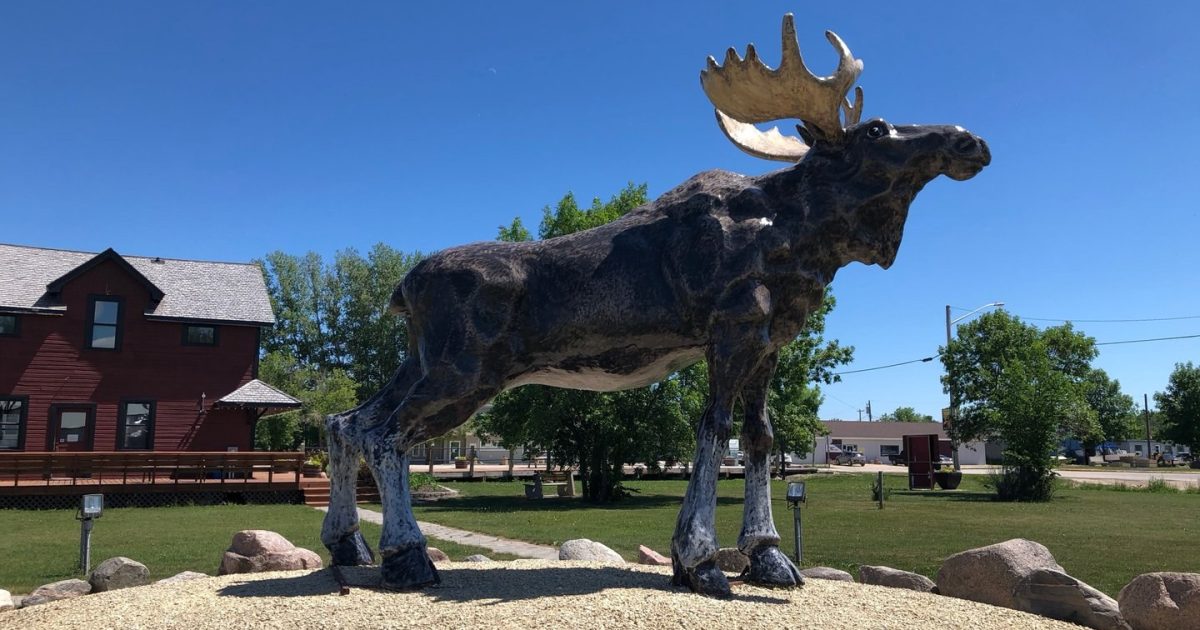 6 giant roadside gems of the Interlake | Travel Manitoba