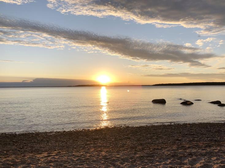 A midsummer dip? Gettin’ beachy on Lake Winnipeg | Travel Manitoba